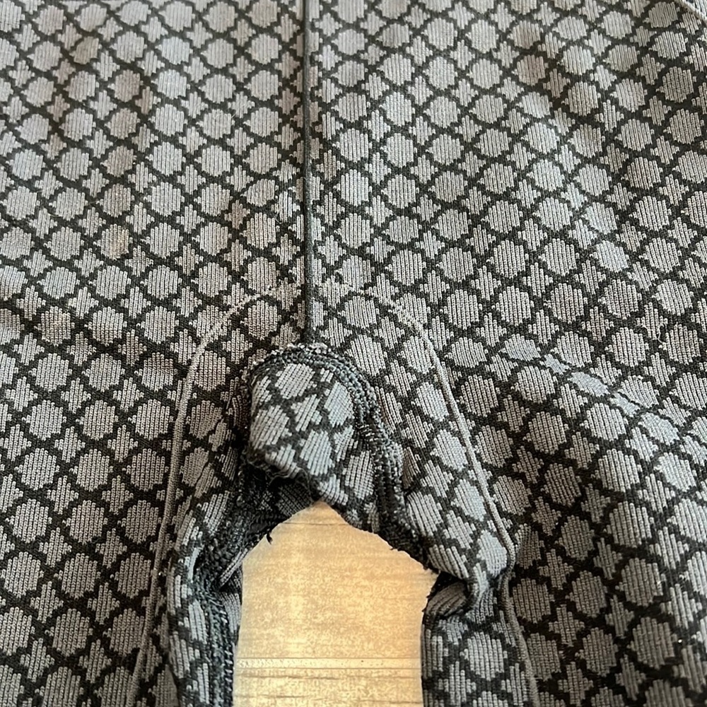 Like New Lululemon Cropped Leggings - Picture 7 of 12